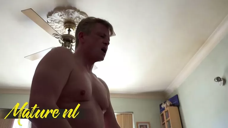 Britė mama, Karštos MILF mamos