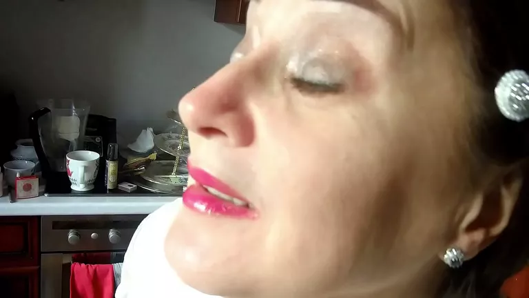 Mãe na cozinha, Mães bundudas