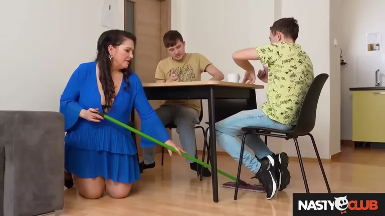 Mame brinete, Zrele mame, Mama s velikim sisama