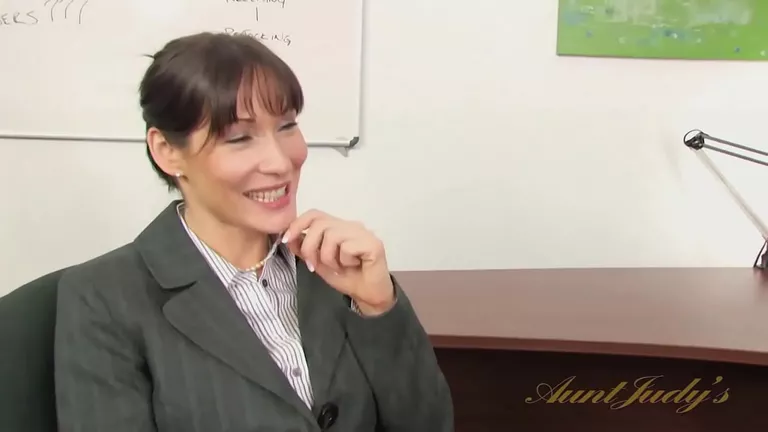Vollbusige Mama, Heiße MILF-Mamas