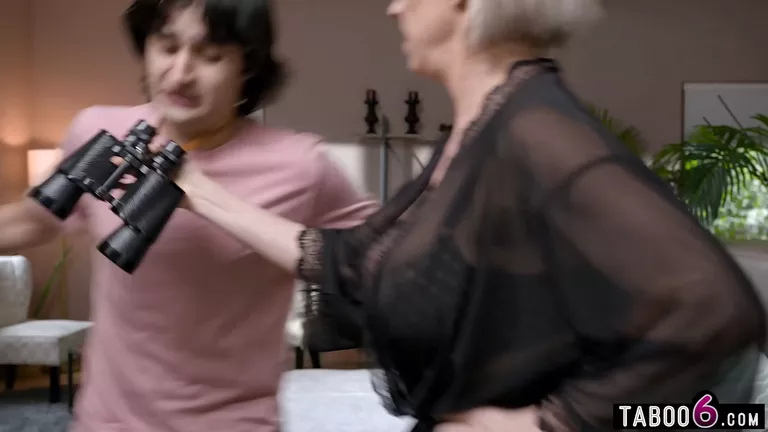 Vollbusige Mama, Stiefmutter und Stiefsohn, Stiefmutter Pornos