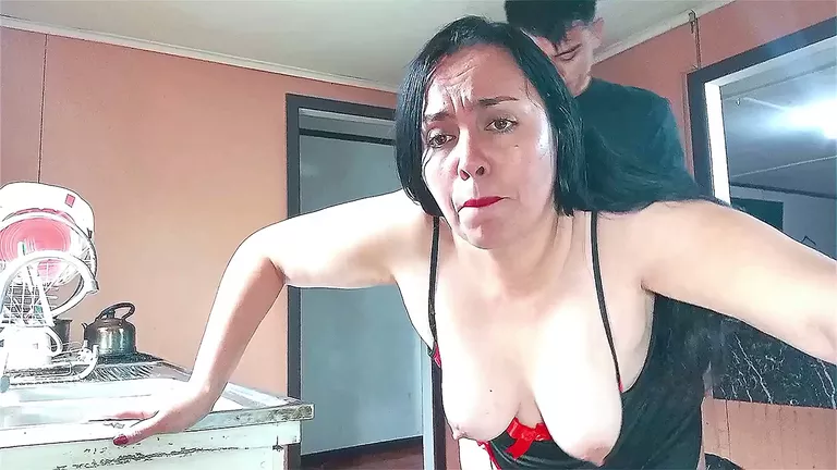 Mama in der Küche, Stiefmutter und Stiefsohn, Stiefmutter Pornos