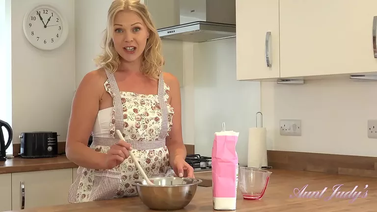 Brytyjska mamuśka, Mamuśka w kuchni, Gorące mamuśki MILF