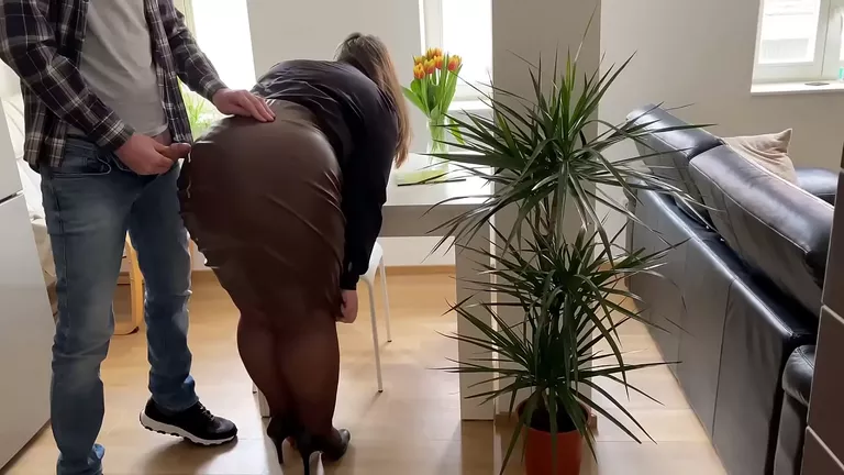 Mama u donjem vešu, Porno sa maćehom